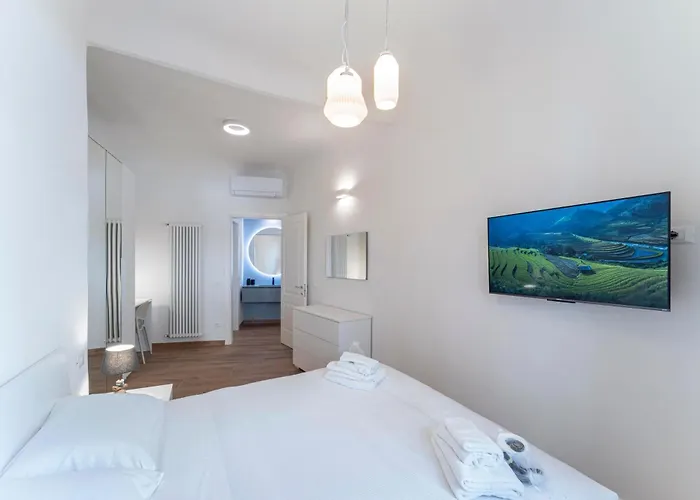 Unyca - Elegant Three-bedroom *