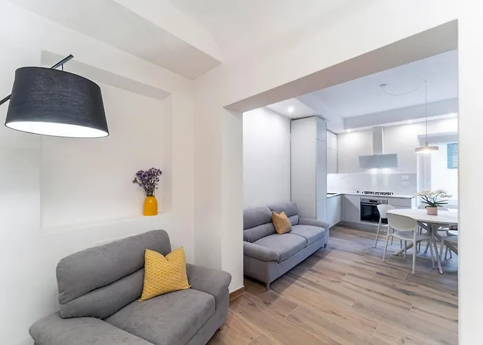 Unyca - Elegant Three-bedroom *