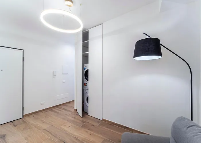 Unyca - Elegant Three-bedroom